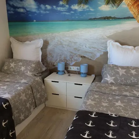 Luxury In Front Of The Beach Apartment *