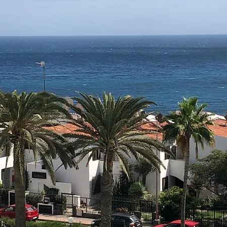 Luxury In Front Of The Beach Apartment *