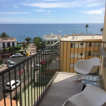 Luxury In Front Of The Beach Apartment